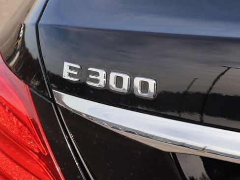 Used 2018 Mercedes-Benz E 300 4MATIC image 8