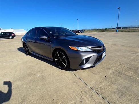 Used 2020 Toyota Camry XSE image 3