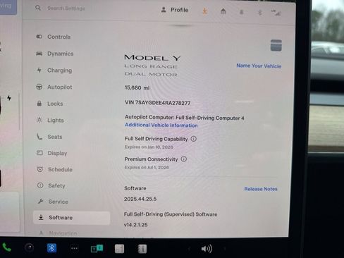 Used 2024 Tesla Model Y Long Range image 25