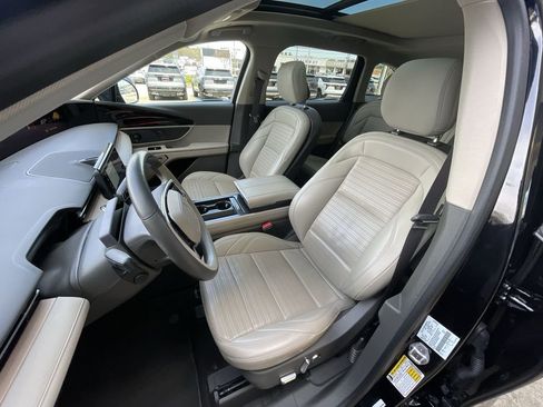Used 2024 Lincoln Nautilus Reserve w/ Equipment Group 202A AWD/4WD image 19