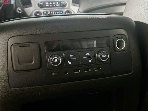 Used 2017 GMC Yukon SLT AWD/4WD image 30