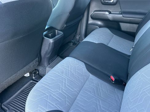 Certified 2022 Toyota Tacoma TRD Off-Road w/ Technology Package image 12