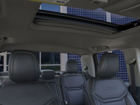 New 2025 Ford Maverick Lobo image 13