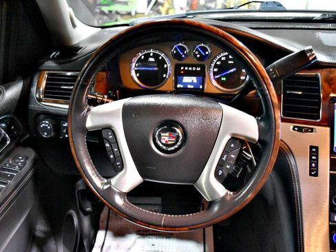 Used 2013 Cadillac Escalade ESV Platinum AWD/4WD image 14