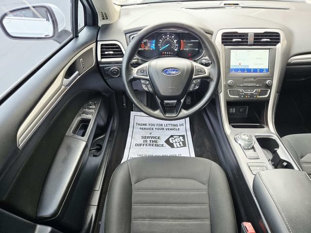 Used 2020 Ford Fusion SE FWD image 12