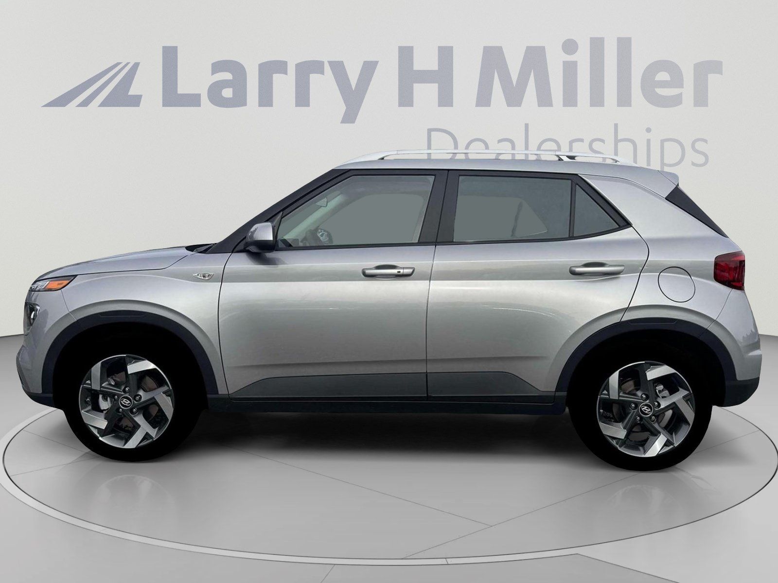 Used 2026 Hyundai Venue SEL FWD image 3
