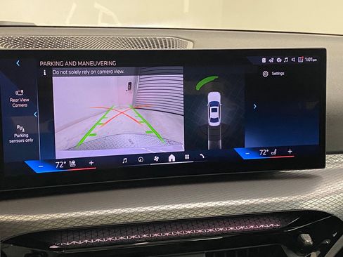 New 2025 BMW 330i xDrive Sedan w/ Convenience Package image 27