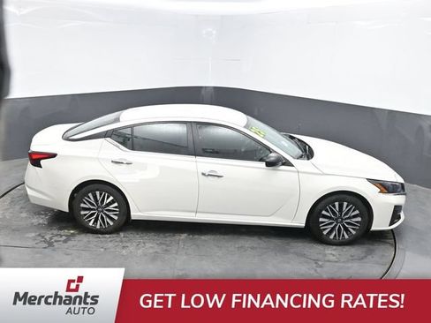 Used 2025 Nissan Altima 2.5 SV FWD image 35