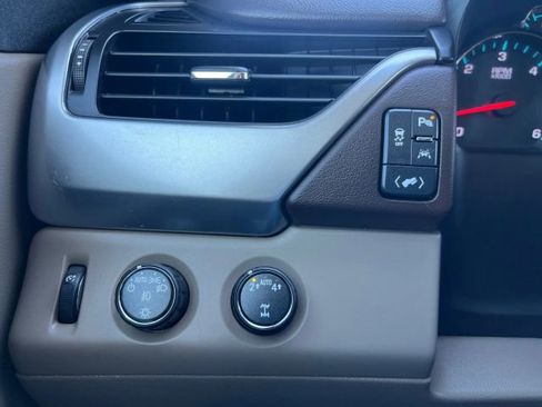 Used 2020 Chevrolet Suburban LT image 23