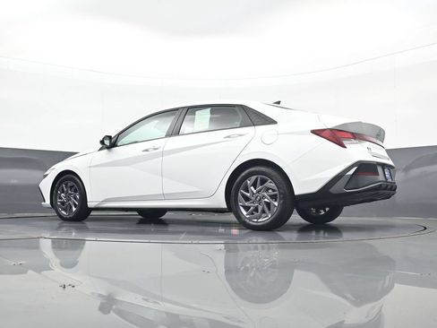 Certified 2024 Hyundai Elantra SEL FWD image 37