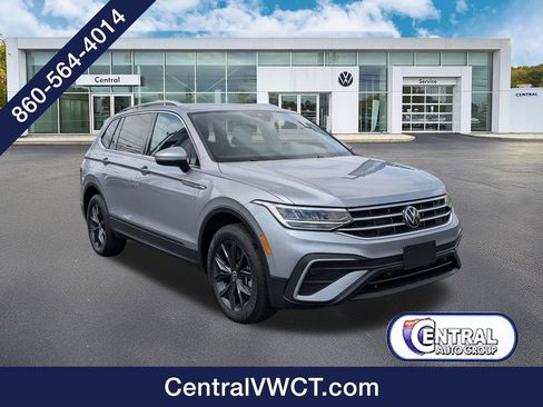 Used 2023 Volkswagen Tiguan SE image 1