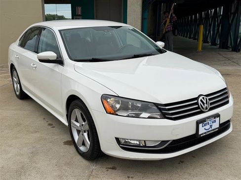 Used 2015 Volkswagen Passat 1.8T Limited Edition FWD image 9
