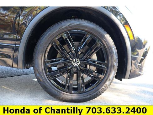 Used 2022 Volkswagen Tiguan SE R-Line image 33