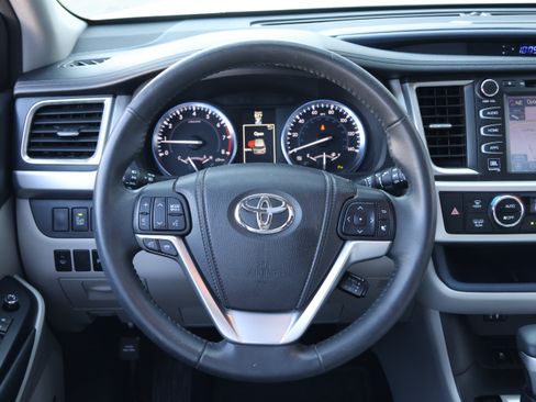 Used 2015 Toyota Highlander Limited AWD/4WD image 18