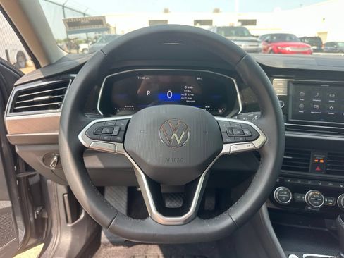 Used 2024 Volkswagen Jetta SE FWD image 12