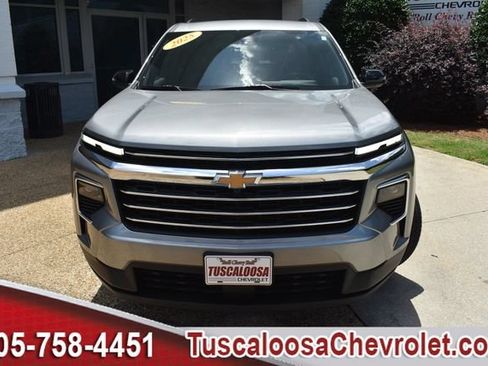 Used 2025 Chevrolet Traverse LT w/ LPO, Floor Liner Package FWD image 4