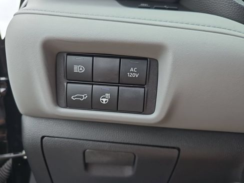 Certified 2025 Toyota Highlander Limited AWD/4WD image 31