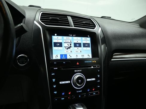 Certified 2018 Ford Explorer Limited image 15
