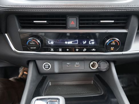 Certified 2023 Nissan Rogue SV image 31