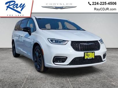 New 2026 Chrysler Pacifica Select