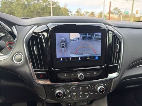 Used 2023 Chevrolet Traverse Premier image 13