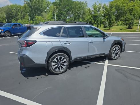 Used 2025 Subaru Outback Limited AWD/4WD image 3