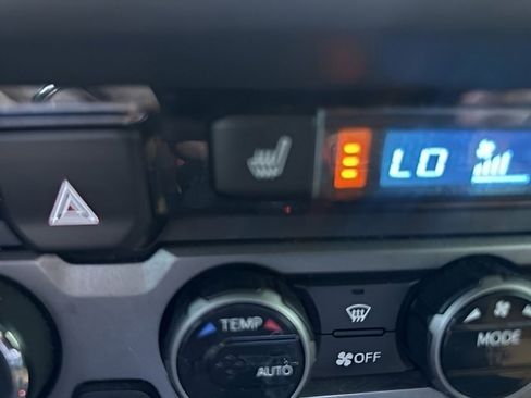 Used 2017 Toyota Tacoma TRD Off-Road w/ Premium & Technology Package image 23