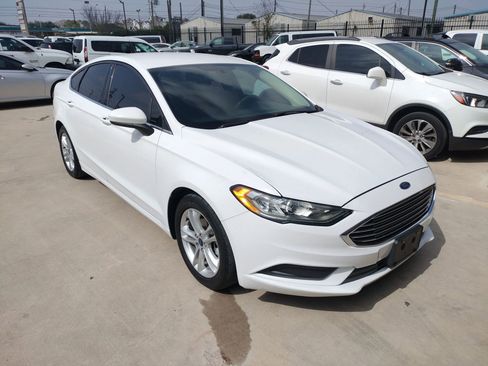 Used 2018 Ford Fusion SE w/ Fusion SE Technology Package image 10