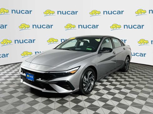 Certified 2025 Hyundai Elantra Sport FWD image 3