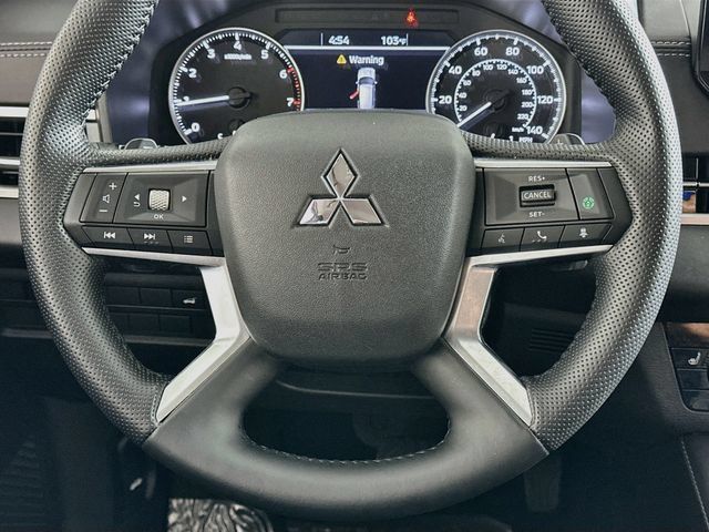 Used 2024 Mitsubishi Outlander SE Black Edition FWD image 13