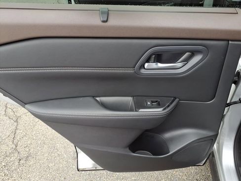 Used 2023 Nissan Rogue SV w/ SV Premium Package image 35