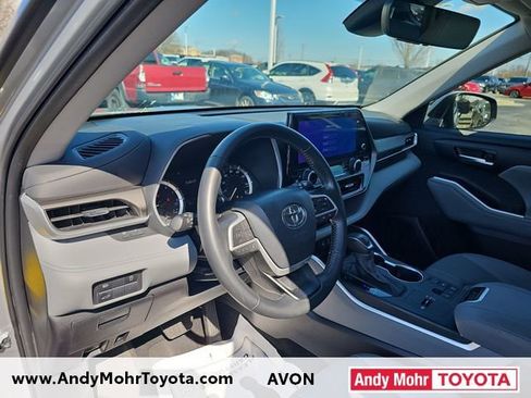 Used 2023 Toyota Highlander XLE image 9