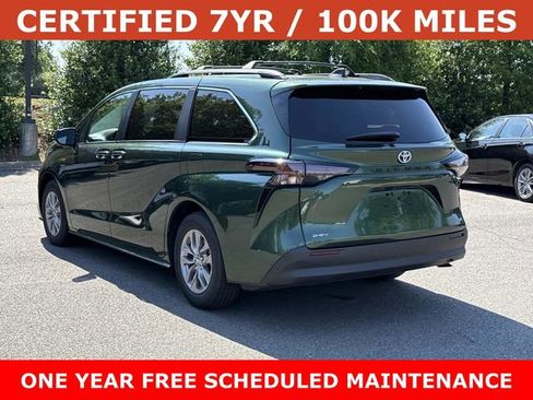 Used 2025 Toyota Sienna LE FWD image 4