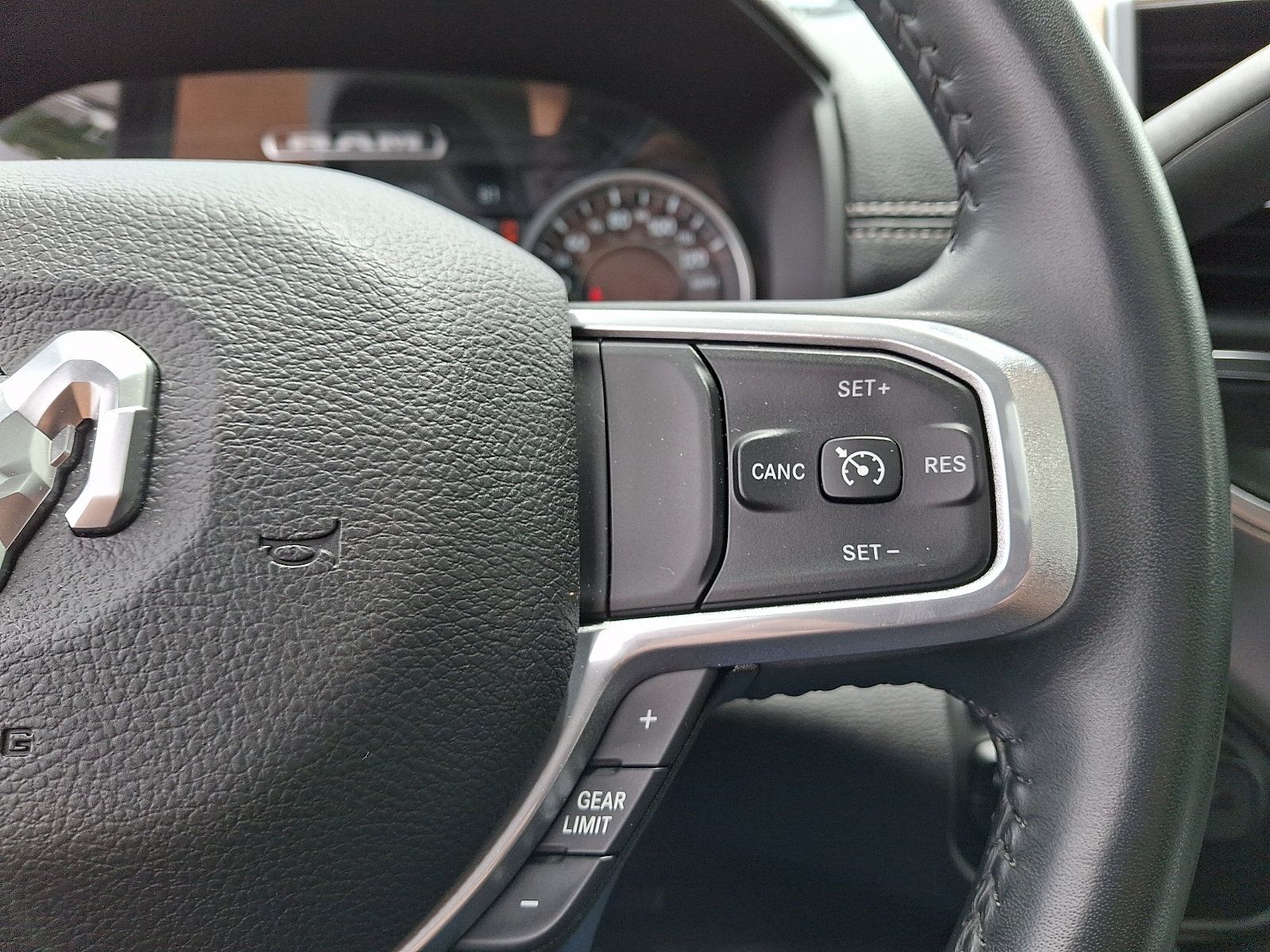Used 2024 RAM 3500 Laramie AWD/4WD image 24