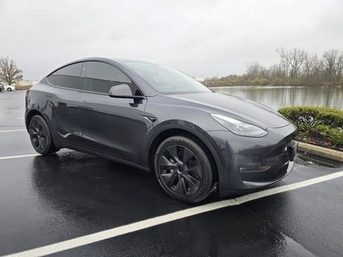 Used 2024 Tesla Model Y Long Range image 16