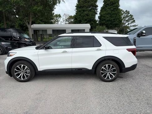 Used 2024 Ford Explorer ST-Line w/ Class IV Trailer Tow Package RWD image 8