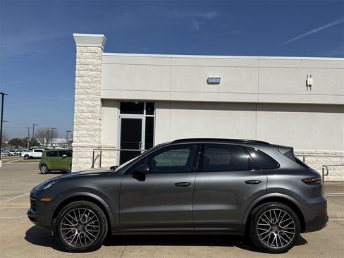 Used 2019 Porsche Cayenne image 3