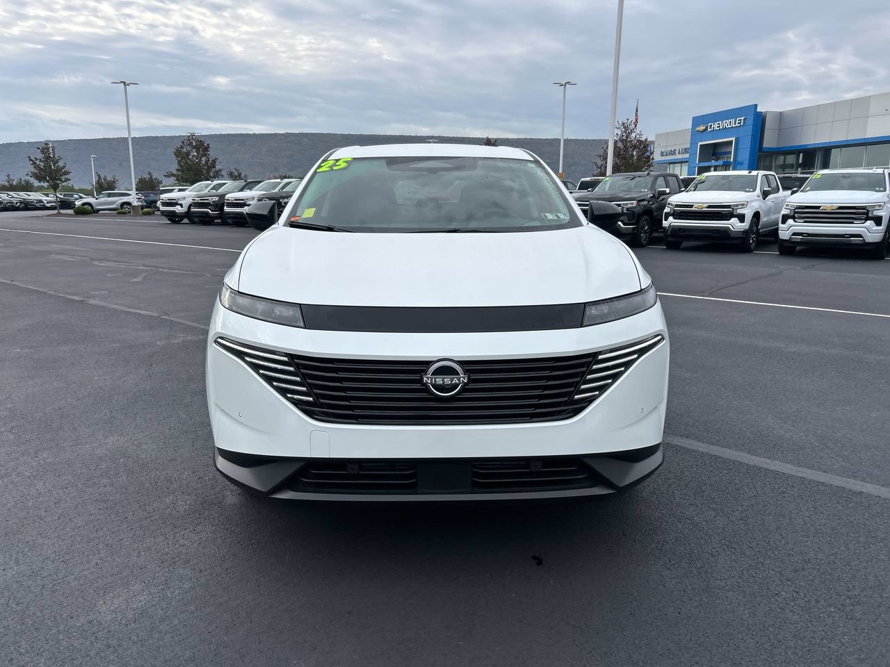 Used 2025 Nissan Murano SV AWD/4WD image 2