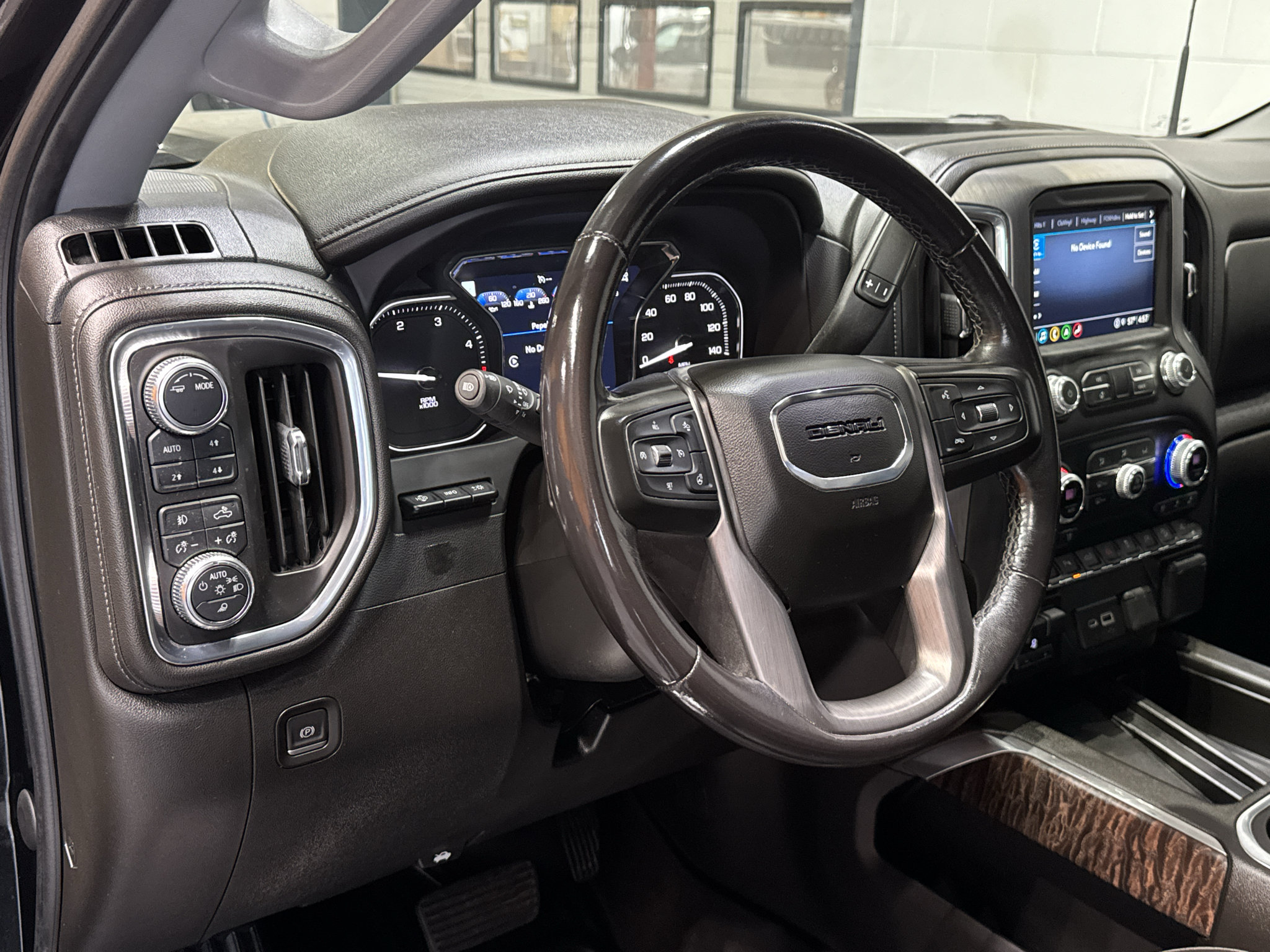 Used 2023 GMC Sierra 3500 Denali w/ Denali Black Diamond Edition AWD/4WD image 21