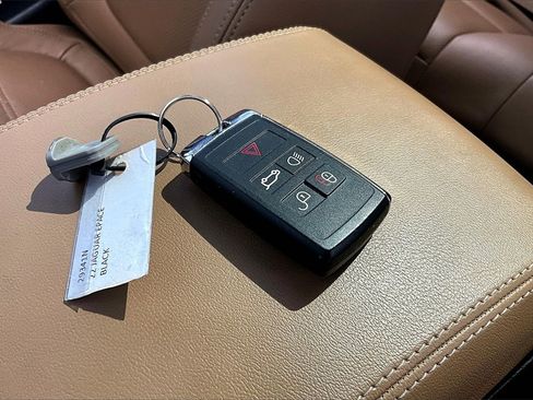 Used 2022 Jaguar E-PACE SE image 10