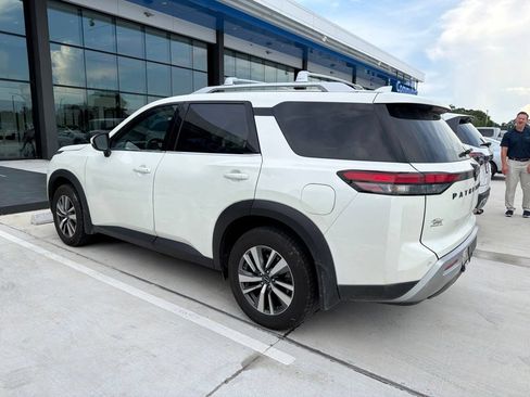 Used 2023 Nissan Pathfinder SL w/ Black Appearance Package FWD image 4