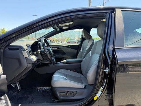 Used 2025 Toyota Camry SE FWD image 12