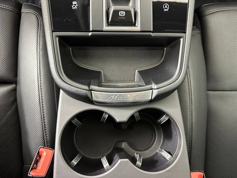 Certified 2025 Porsche Macan w/ Premium Package Plus AWD/4WD image 31