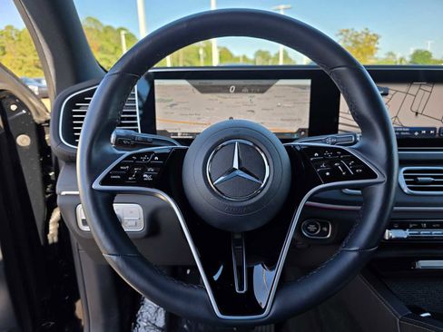 Used 2025 Mercedes-Benz GLS 450 4MATIC image 24