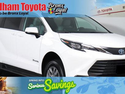 Used 2025 Toyota Sienna LE