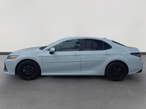 Used 2022 Toyota Camry LE w/ Carpet Mat Package (TMS) image 2