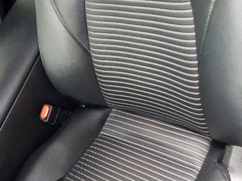 Used 2018 Toyota Camry SE image 4