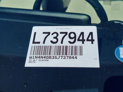 Certified 2025 Mercedes-Benz GLA 250 image 33