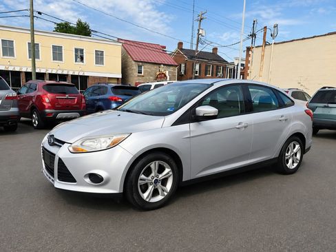 Used 2013 Ford Focus SE FWD image 1