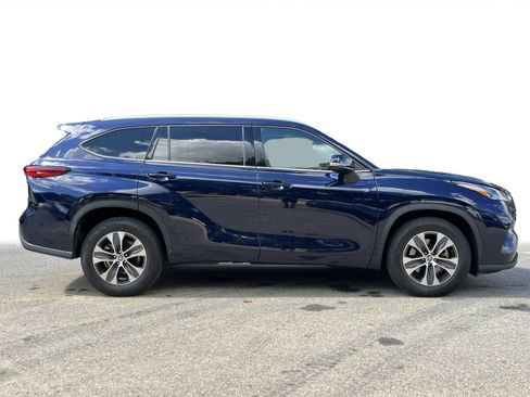 Used 2022 Toyota Highlander XLE image 31